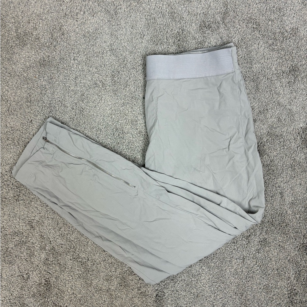 Athleta Mod‎ Trekkie Crop Pant Size 12 Gray Travel Hiking Athleisure Nylon